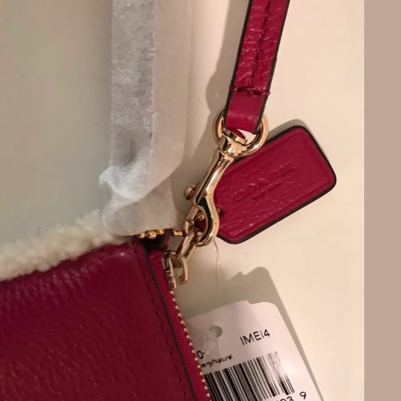 NWT COACH Wristlet Pink Pebbled Leather Shearling Trim Cranberry Ivory Case NEW - Picture 7 of 9